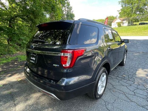 Used 2017 Ford Explorer XLT w/ Equipment Group 201A AWD/4WD image 8