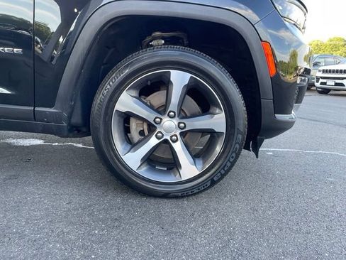 Used 2023 Jeep Grand Cherokee L Limited AWD/4WD image 36