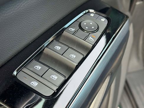 Used 2025 Nissan Pathfinder SL FWD image 17