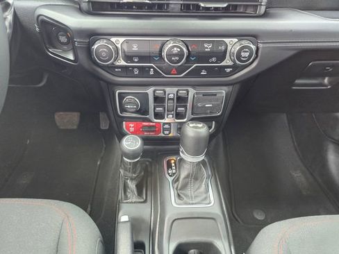 Used 2025 Jeep Wrangler Unlimited Rubicon image 32