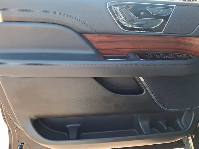 Used 2024 Lincoln Navigator Premiere AWD/4WD image 12