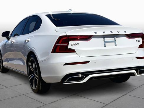 Used 2019 Volvo S60 T5 R-Design image 12