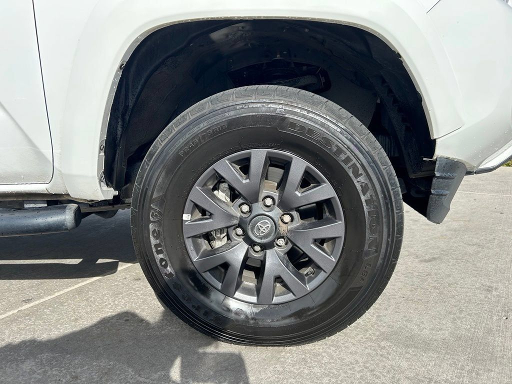 Used 2023 Toyota Tacoma SR5 AWD/4WD image 33
