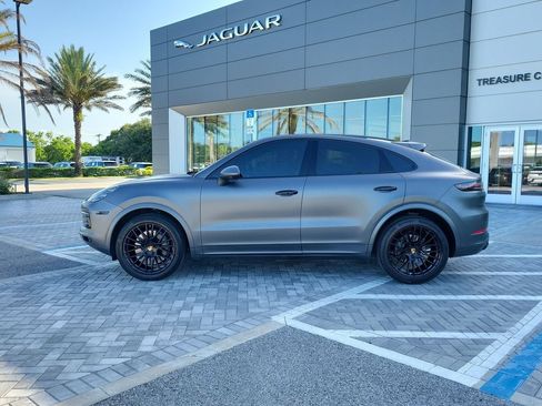 Used 2023 Porsche Cayenne S AWD/4WD image 2