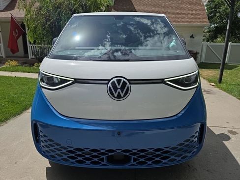Used 2025 Volkswagen ID. Buzz 1st Edition AWD/4WD image 7