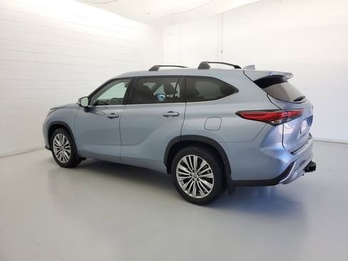 Used 2022 Toyota Highlander Platinum AWD/4WD image 7