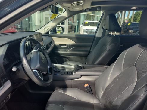Certified 2025 Toyota Grand Highlander AWD Hybrid image 25