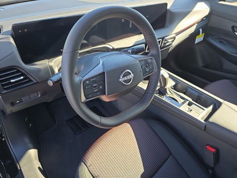 New 2026 Nissan Sentra SR w/ Floor Mat Package FWD image 6
