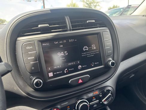 Used 2025 Kia Soul LX w/ LX Technology Package FWD image 20