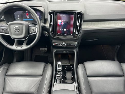 Used 2025 Volvo XC40 B5 Plus image 13