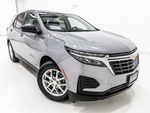 Used 2023 Chevrolet Equinox LS FWD image 4