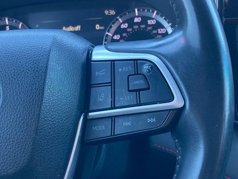 Used 2023 Toyota Highlander XSE image 19