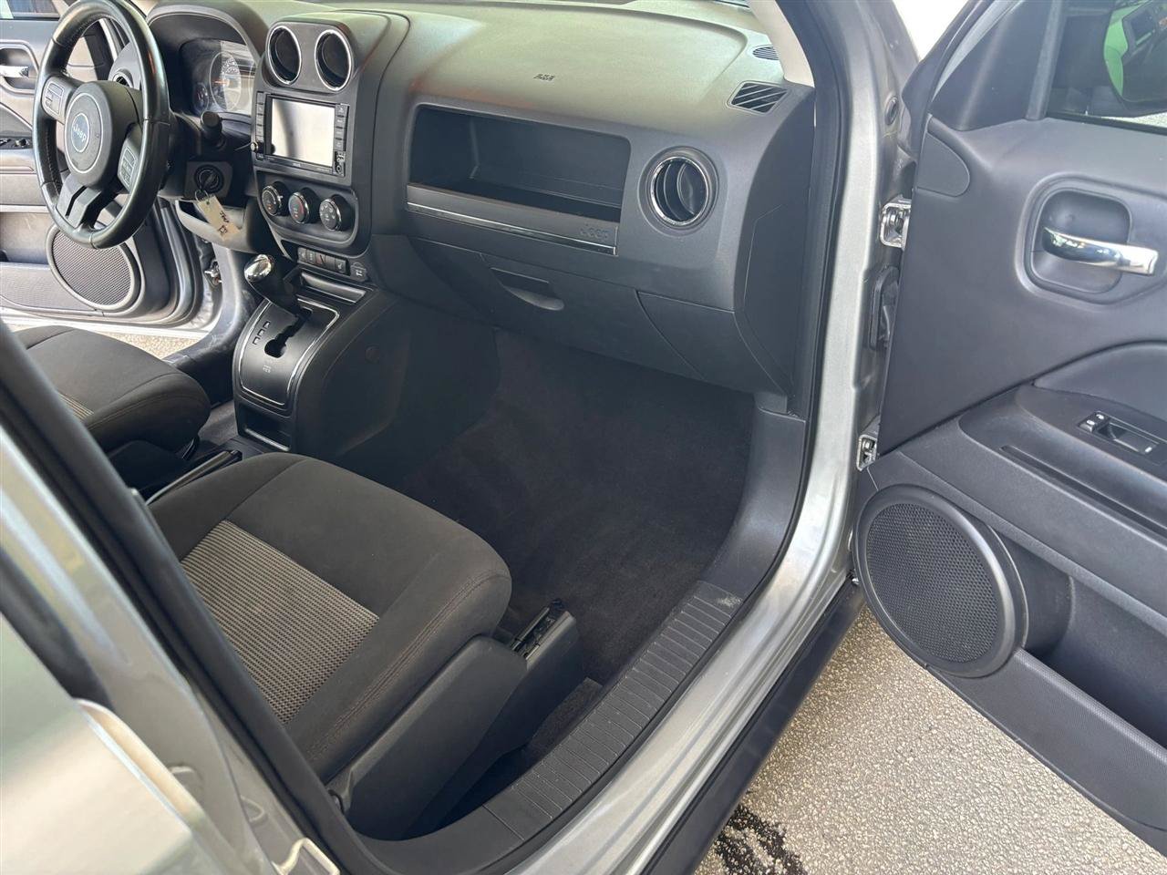 Used 2015 Jeep Patriot Latitude FWD image 9