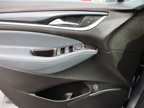 Used 2020 Buick Enclave Essence image 35