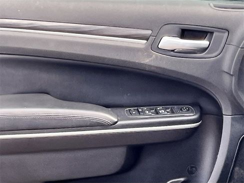 Used 2021 Chrysler 300 Touring w/ Driver Convenience Group image 18