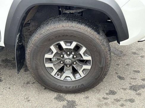 Used 2019 Toyota Tacoma TRD Off-Road w/ Technology Package image 7