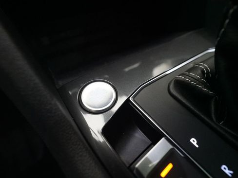 Used 2021 Volkswagen Tiguan SEL image 31