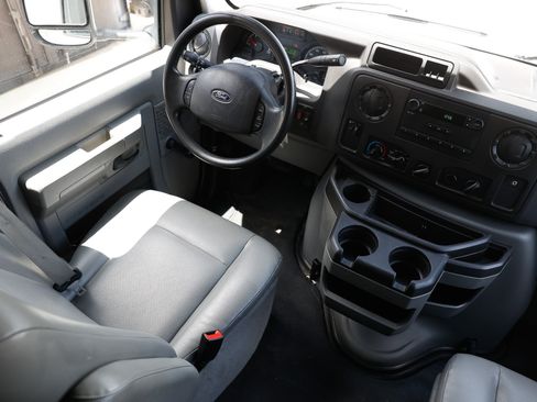 Used 2018 Ford E-350 and Econoline 350 Super Duty RWD image 18