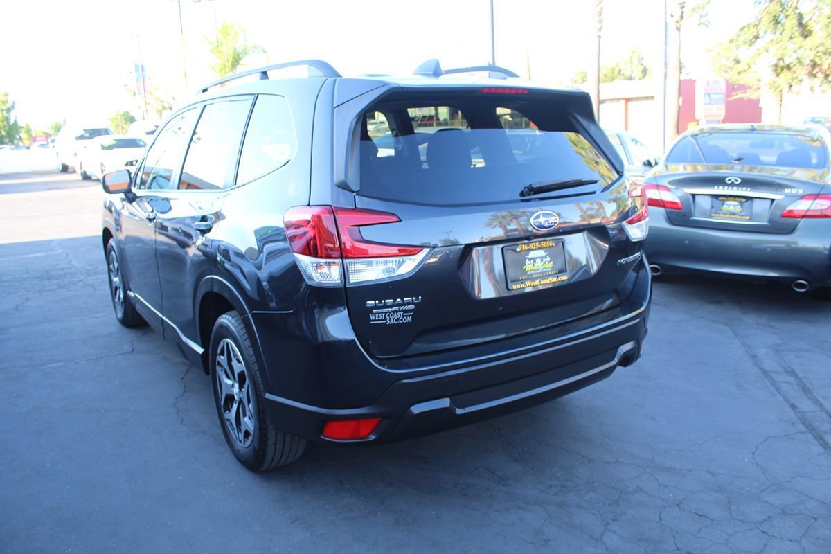 Used 2019 Subaru Forester Premium w/ All-Weather Package AWD/4WD image 5