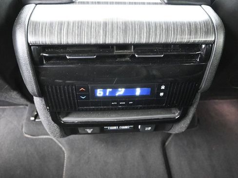 Used 2024 Jeep Wagoneer L Series II w/ Flexible Seating Group AWD/4WD image 19
