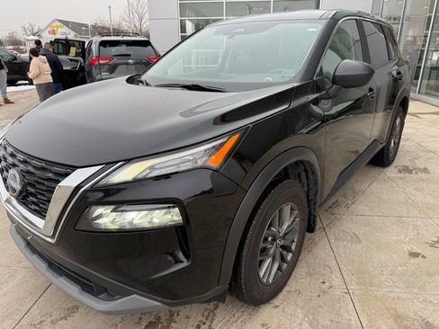 Used 2023 Nissan Rogue S image 3