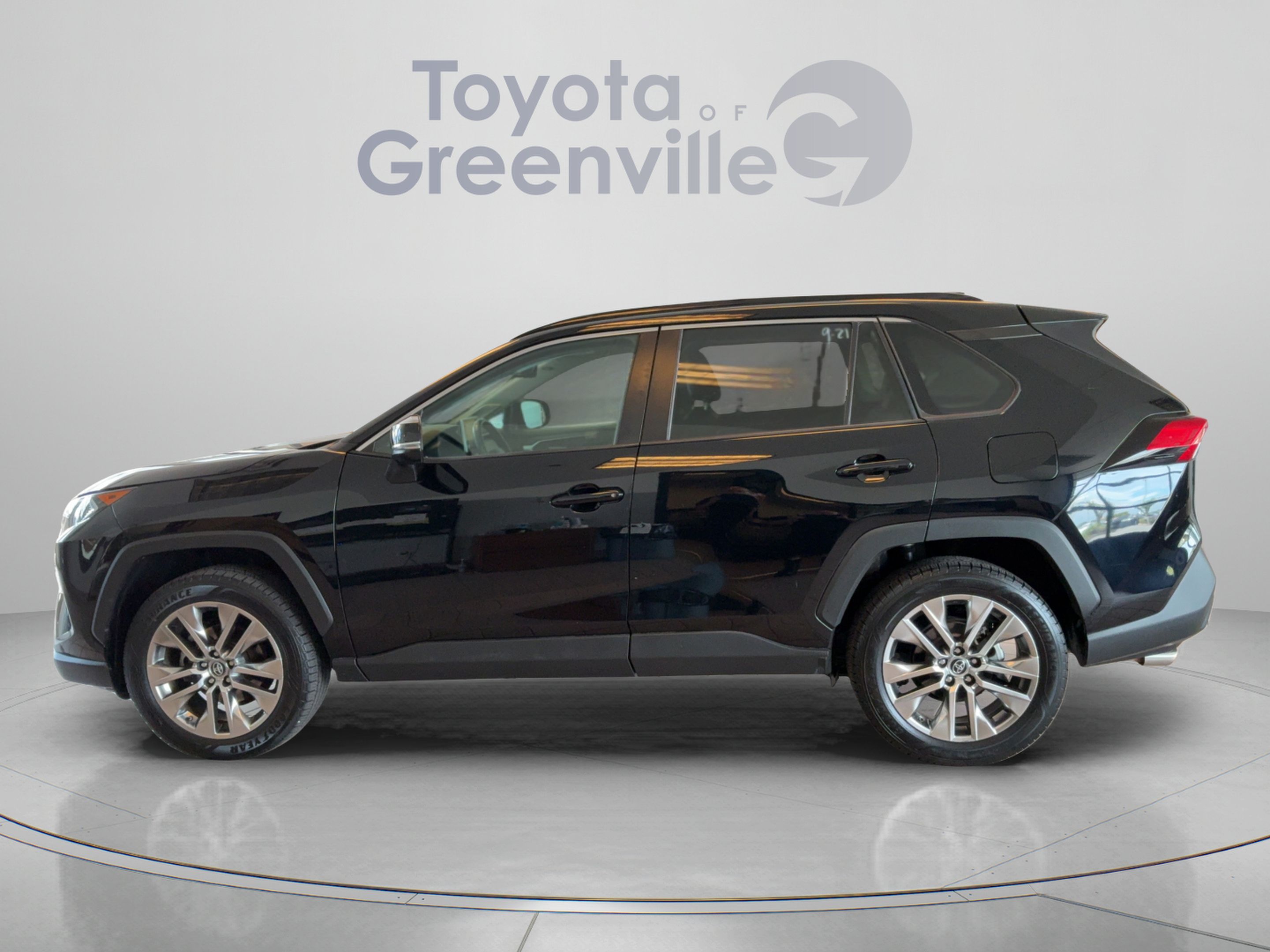 Used 2019 Toyota RAV4 XLE Premium w/ Advanced Technology Package FWD image 2