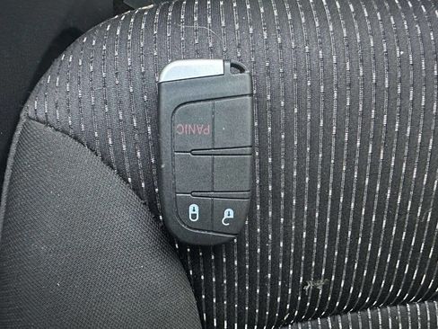 Used 2020 Dodge Journey SE w/ Blacktop Package image 35