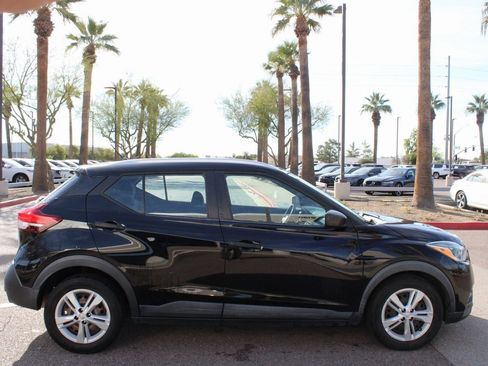 Used 2019 Nissan Kicks S image 6