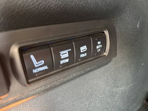 Used 2018 Ford Explorer Platinum AWD/4WD image 40