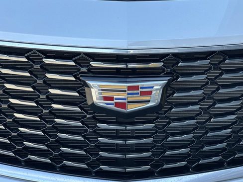 Used 2022 Cadillac XT4 Luxury w/ Cold Weather Package FWD image 38