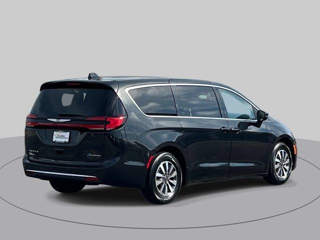 Used 2023 Chrysler Pacifica Touring-L FWD image 4