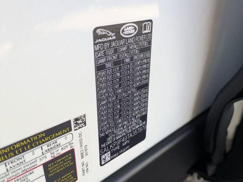 New 2026 Land Rover Range Rover SE image 30