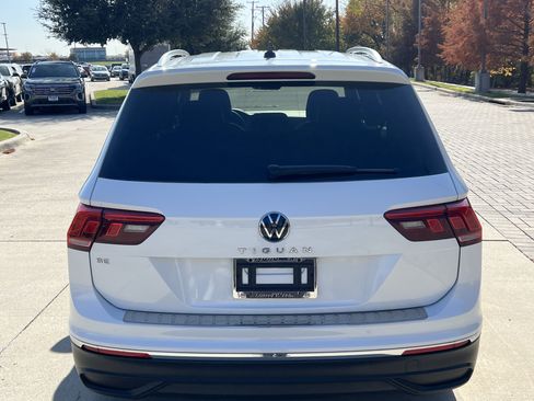 Certified 2023 Volkswagen Tiguan SE image 9