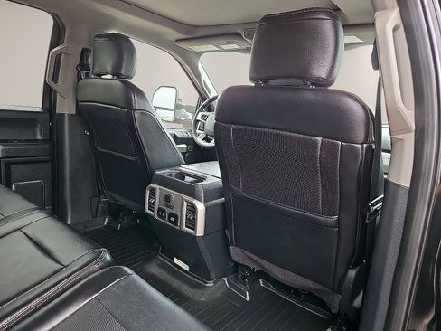 Used 2019 Ford F250 Lariat w/ Lariat Ultimate Package AWD/4WD image 12