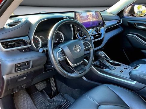 Used 2023 Toyota Highlander XLE image 17