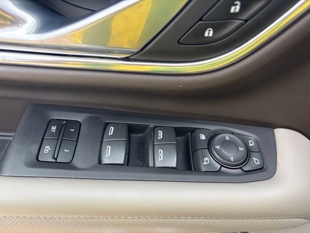 Used 2023 GMC Yukon SLT w/ SLT Premium Package AWD/4WD image 10