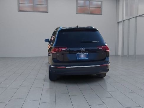 Used 2023 Volkswagen Tiguan SE AWD/4WD image 7