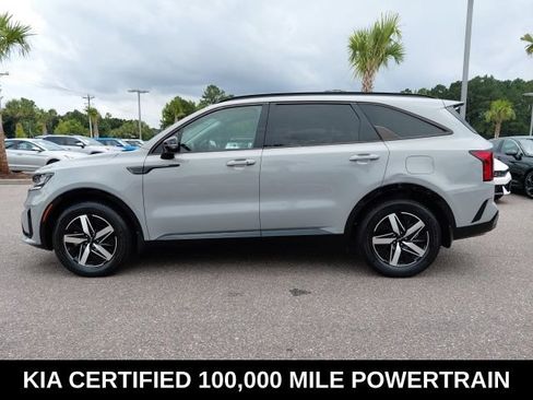 Certified 2022 Kia Sorento EX w/ Panoramic Sunroof Package FWD image 8