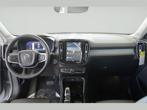 New 2025 Volvo XC40 B5 Ultra w/ Protection Package image 20