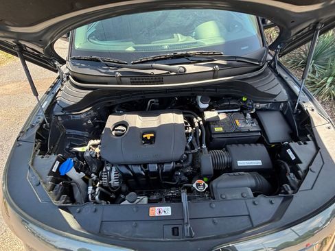 Used 2025 Kia Soul LX w/ LX Technology Package FWD image 30