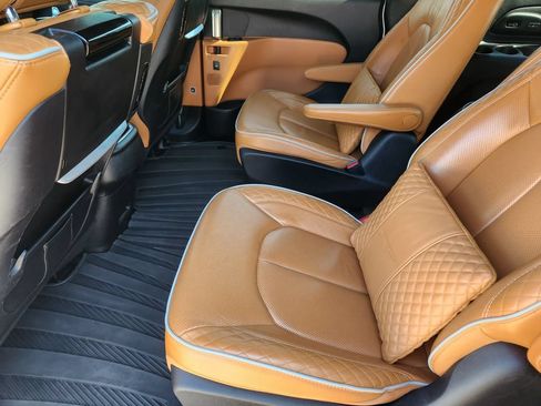 Used 2021 Chrysler Pacifica Pinnacle AWD/4WD image 30
