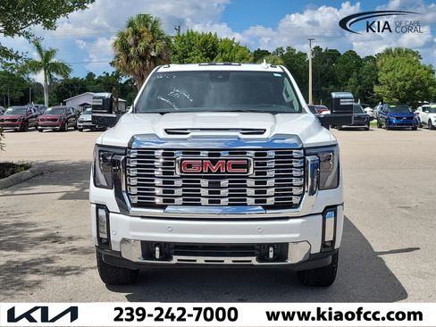 Used 2024 GMC Sierra 3500 Denali w/ Denali Reserve Package AWD/4WD image 2