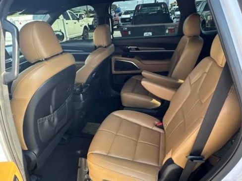 Used 2021 Kia Telluride SX w/ Towing Package FWD image 12