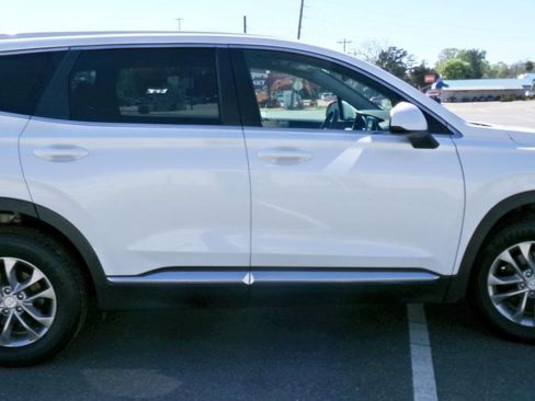 Used 2019 Hyundai Santa Fe SE image 4