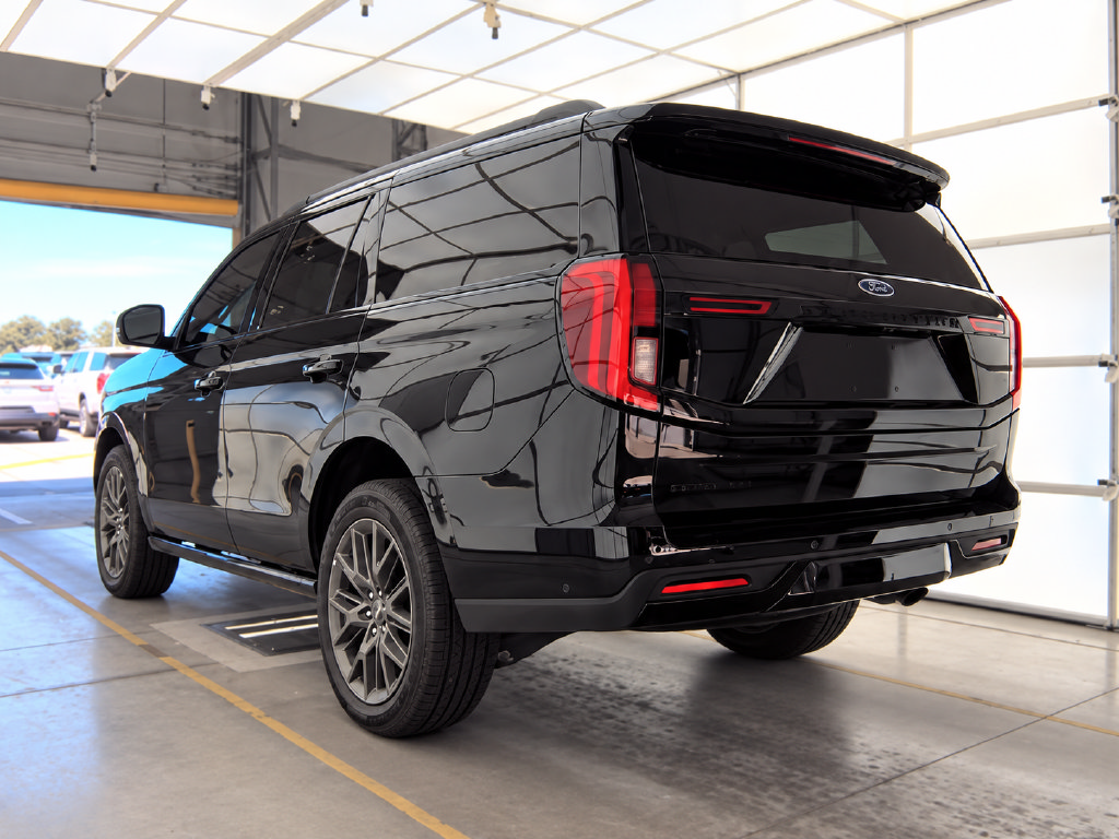 Used 2025 Ford Expedition Platinum w/ Stealth Performance Package AWD/4WD image 7