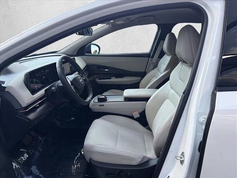 Used 2025 Nissan Ariya AWD image 11