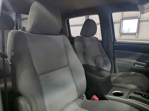 Used 2013 Toyota Tacoma PreRunner image 21