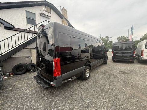 Used 2019 Mercedes-Benz Sprinter 3500 image 4