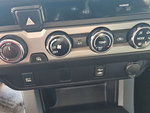 Used 2016 Toyota Tacoma SR5 w/ Towing Package image 18