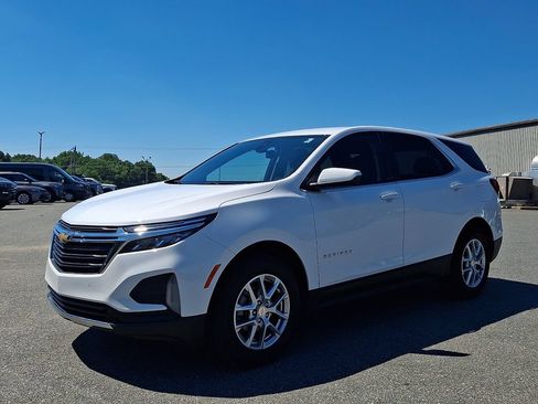Used 2024 Chevrolet Equinox LT AWD/4WD image 3